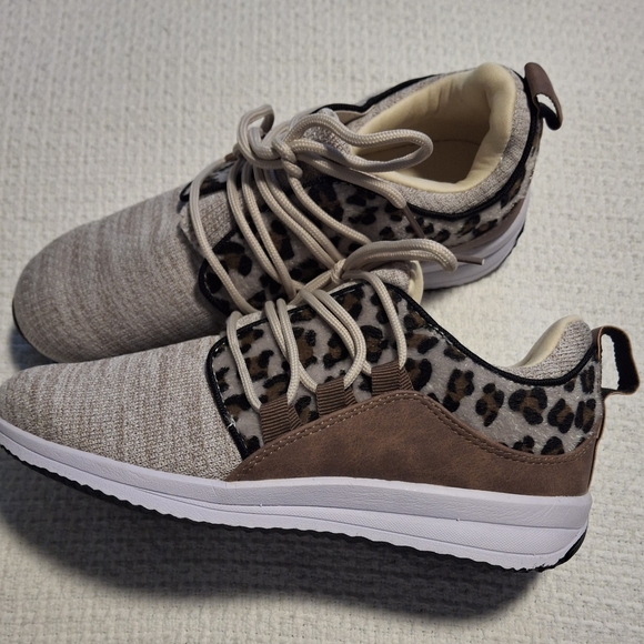 Kids Sneakers with Leopard Print and Brown Accents - Picture 1 of 1